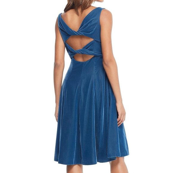 NWT Gal Meets Glam Christine Velvet Dress - Picture 3 of 7